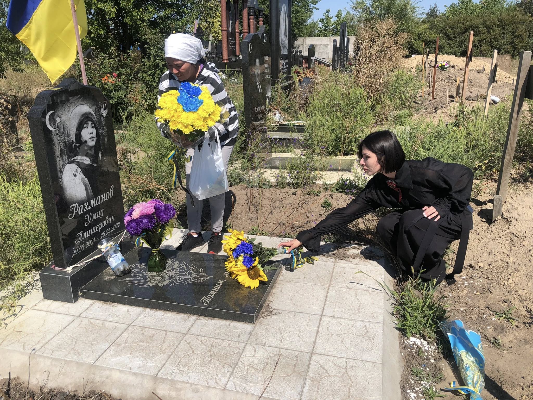 Могила Рахманова Уміда