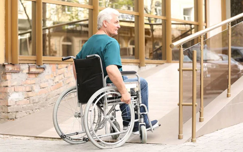 Фізична безбар'єрність: як облаштувати доступний вхід до будівлі для осіб  із особливими потребами - Охорона праці і пожежна безпека