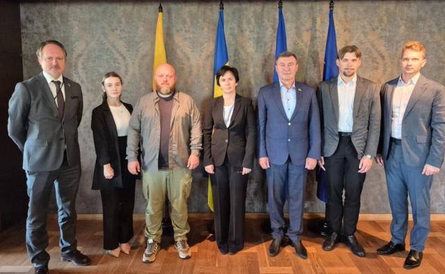 Підтримка ветеранів, ВПО, дітей з Луганщини – перспективи розвитку зазначених напрямів Олексій Харченко визначив із Послом Литовської Республіки в Україні