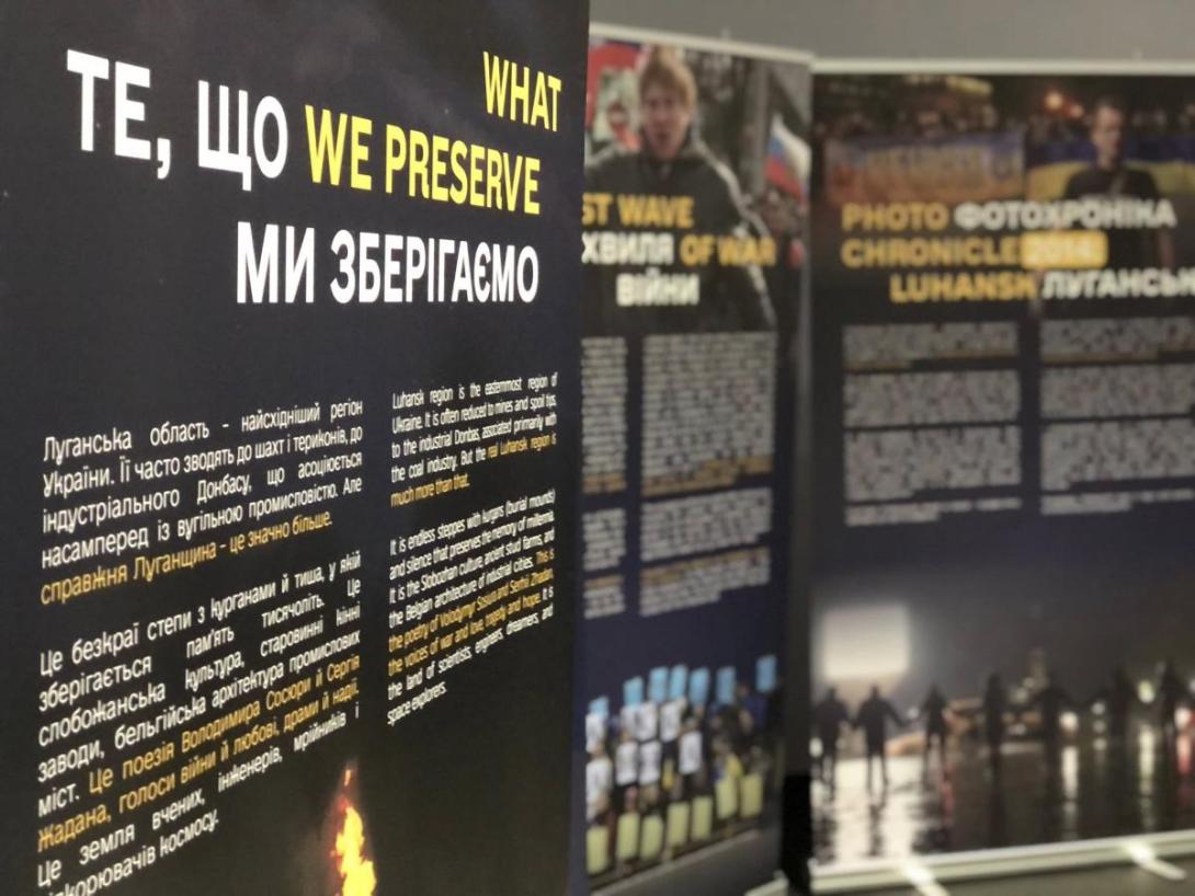 у Дніпропетровському національному історичному музеї імені Дмитра Яворницького відкрили виставку «Музей у валізі», представлену Луганським обласним краєзнавчим музеєм