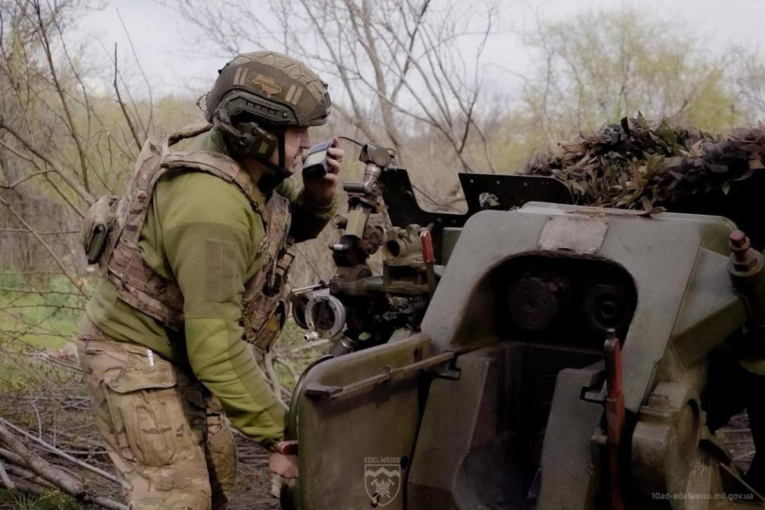 Із "лнр" масово їдуть на рф за пальним - на кордоні черги, ще одна з 79 - у Сіверськодонецьку демонтують багатоповерхівку, шість разів загарбники вдарили з мінометів на Луганщині